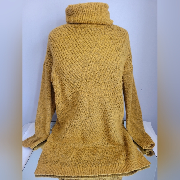 LONG SLEEVE SLIT ROLLNECK TUNIC SWEATER - Picture 4 of 7